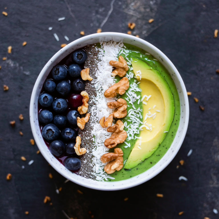 Smoothie Bowl Energizante de Mirtilo e Abacate – O Poderoso Início do Seu Dia!